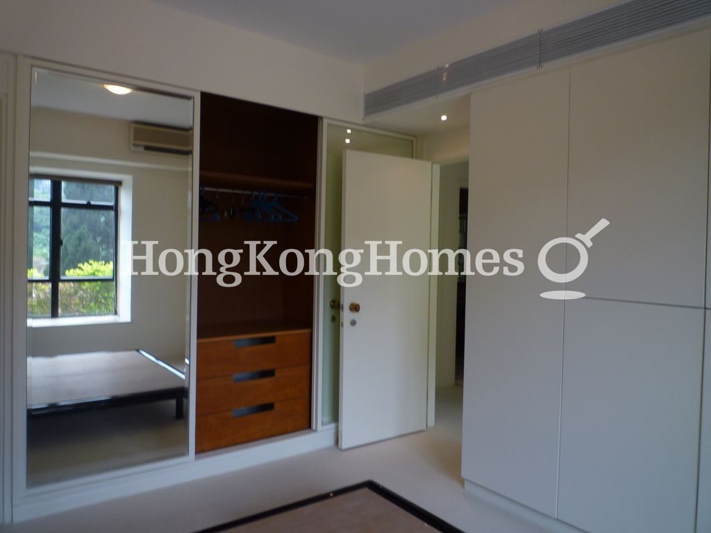 Built-in Wardrobe in Master Bedroom — Grand Garden - Block 02, Repulse Bay