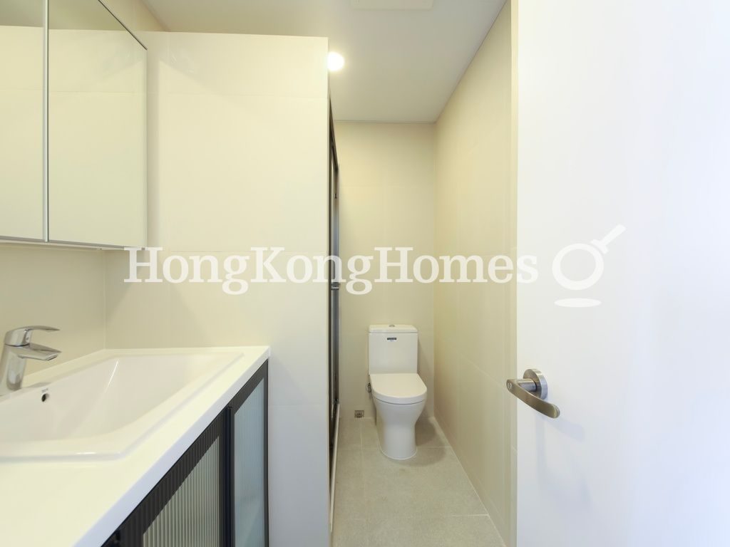 Guest Bathroom — 快樂大廈，中半山