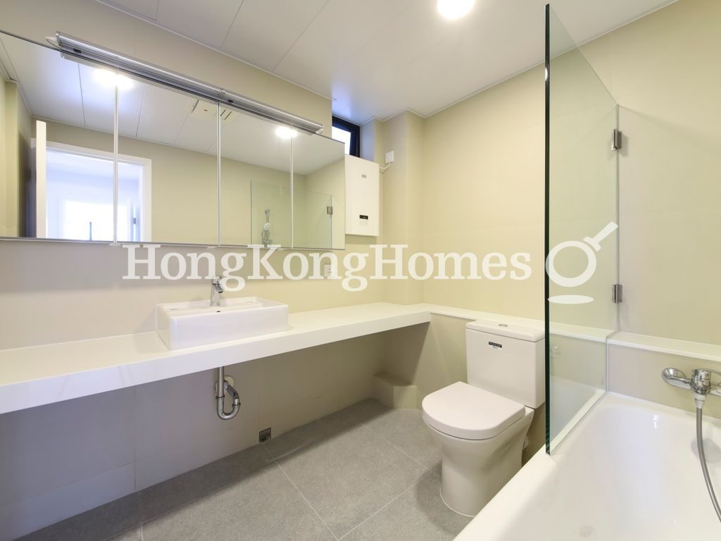 Master Bathroom — 快樂大廈，中半山