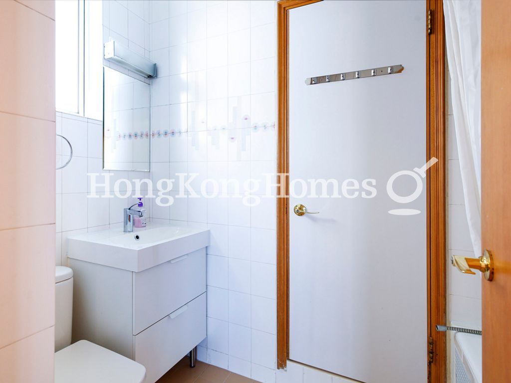 Guest Bathroom — 堅尼地道36-36A 號，中半山