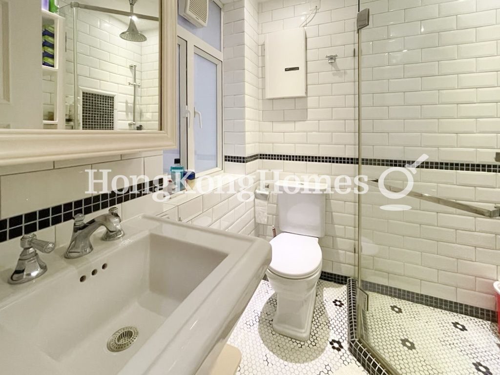 Guest Bathroom — 堅尼地道38B-C號，中半山