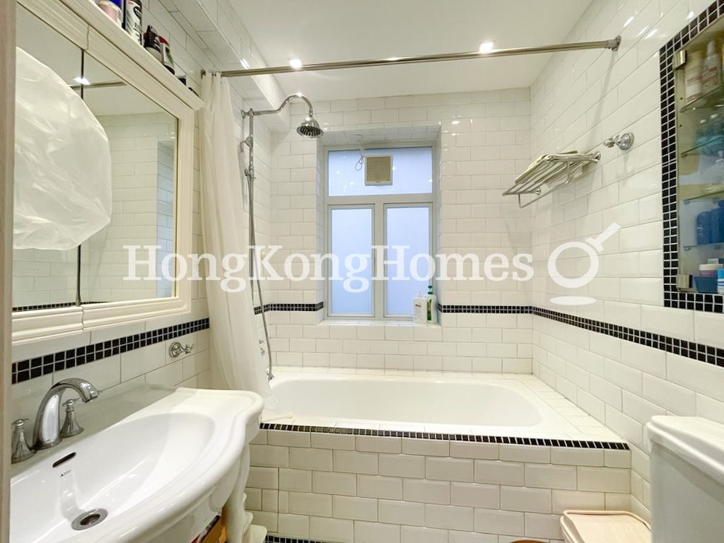 Master Bathroom — 堅尼地道38B-C號，中半山