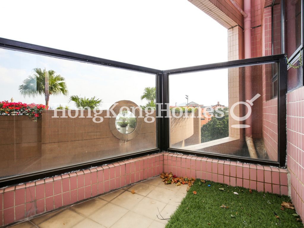 Balcony off Living and Dining Room — 浪琴園 - 第04座，大潭