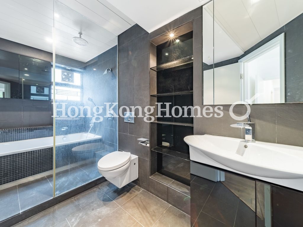 Master Bathroom — 南灣花園 - A座，淺水灣