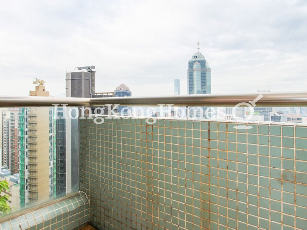 Balcony off Living and Dining Room — 嘉兆臺 IV，西半山