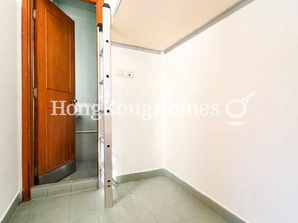 Maid's Room and Washroom — 蔚皇居，中半山