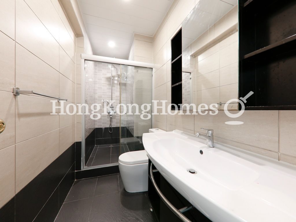 Guest Bathroom — 維多利大廈，銅鑼灣