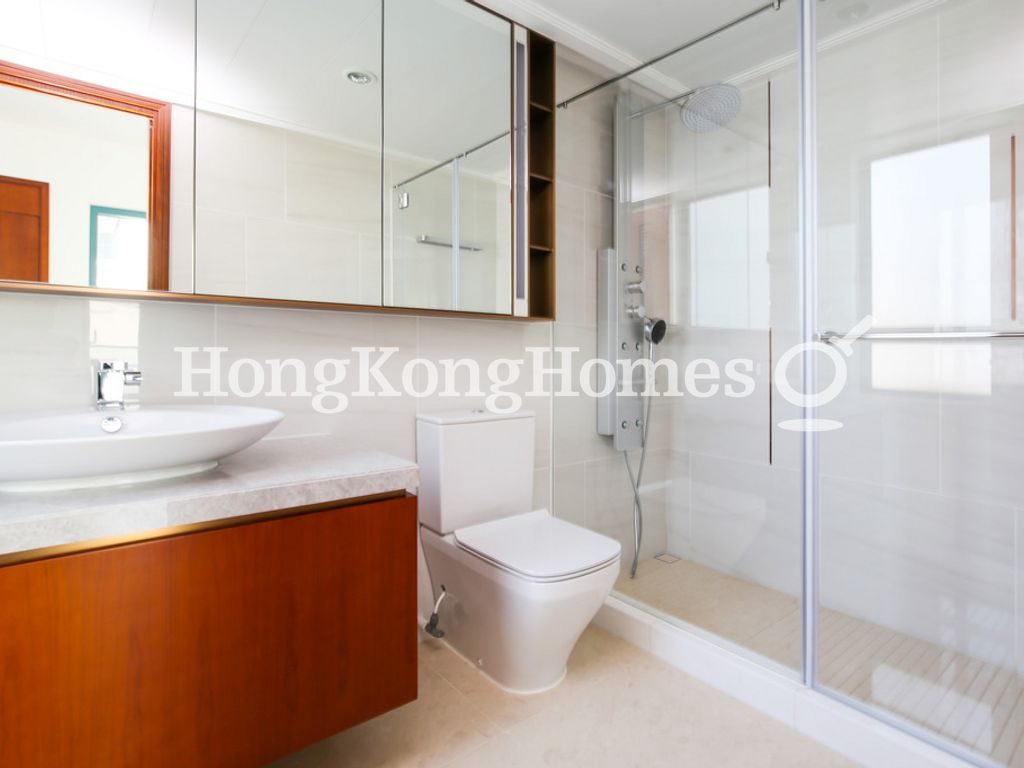 Master Bathroom — The Long Beach - Tower 02, Tai Kok Tsui