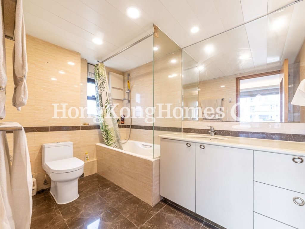 Master Bathroom — Beau Cloud Mansion, Mid-levels Central