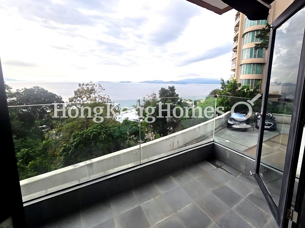 Balcony off Living and Dining Room — 翠海別墅 - A座，薄扶林