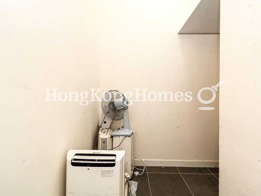 Store Room — 瑞士花園 - 3座，大坑