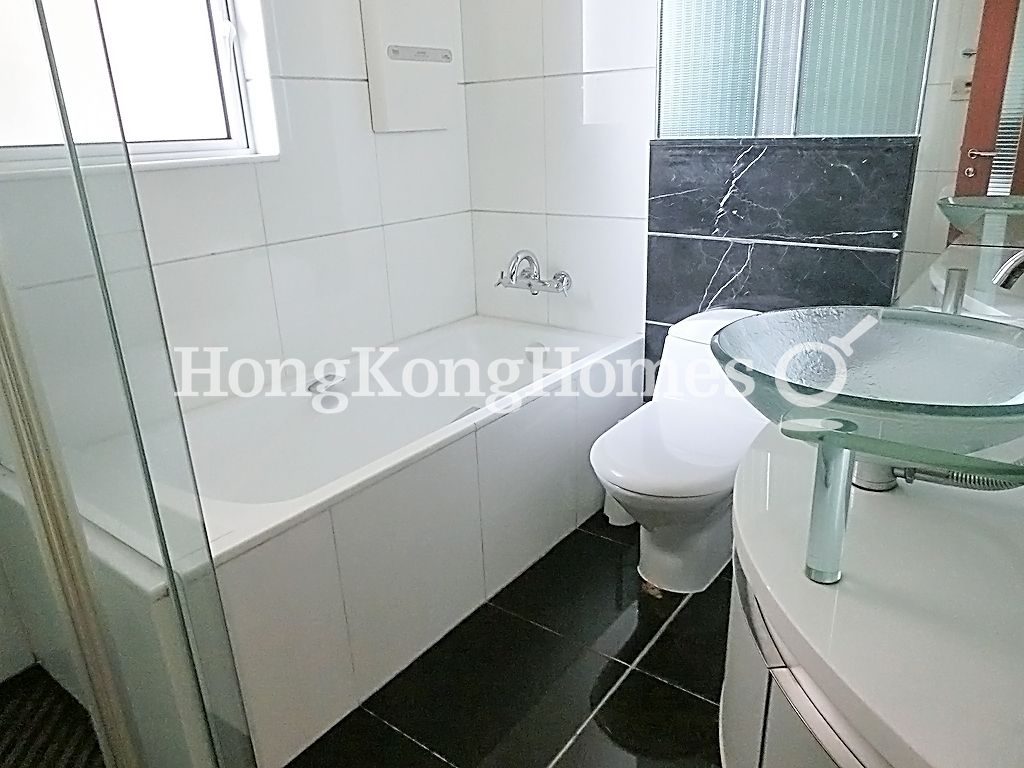 Guest Bathroom — 君臨天下1座，尖沙咀