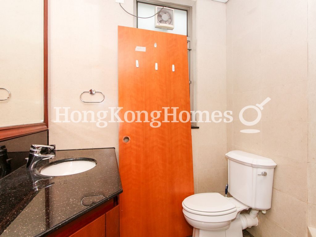 Master Bathroom — 擎天半島 2座，尖沙咀