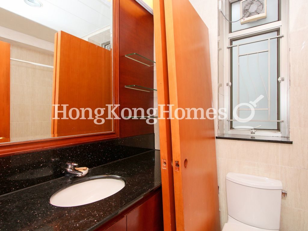 Guest Bathroom — 擎天半島 2座，尖沙咀
