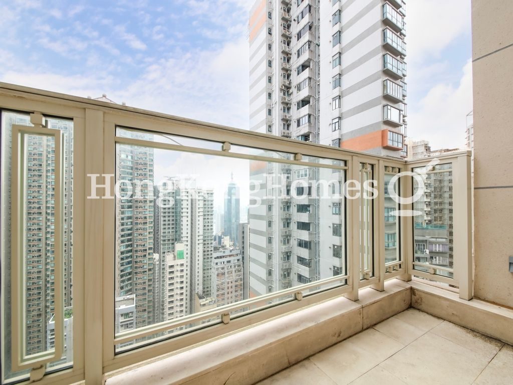 Balcony off Living and Dining Room — 敦皓，西半山