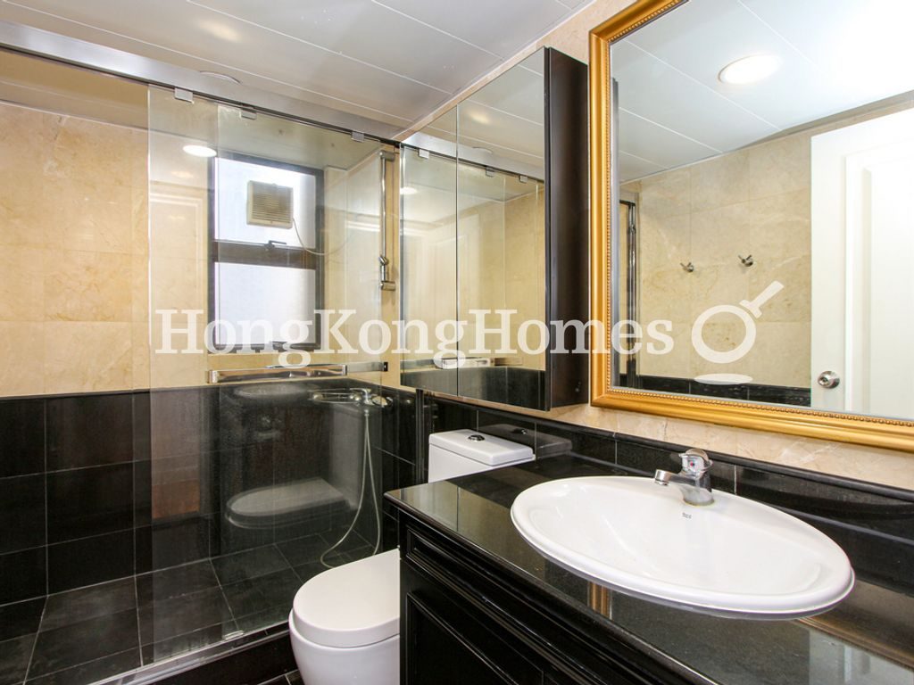 Guest Bathroom — The Royal Court, Mid-levels Central