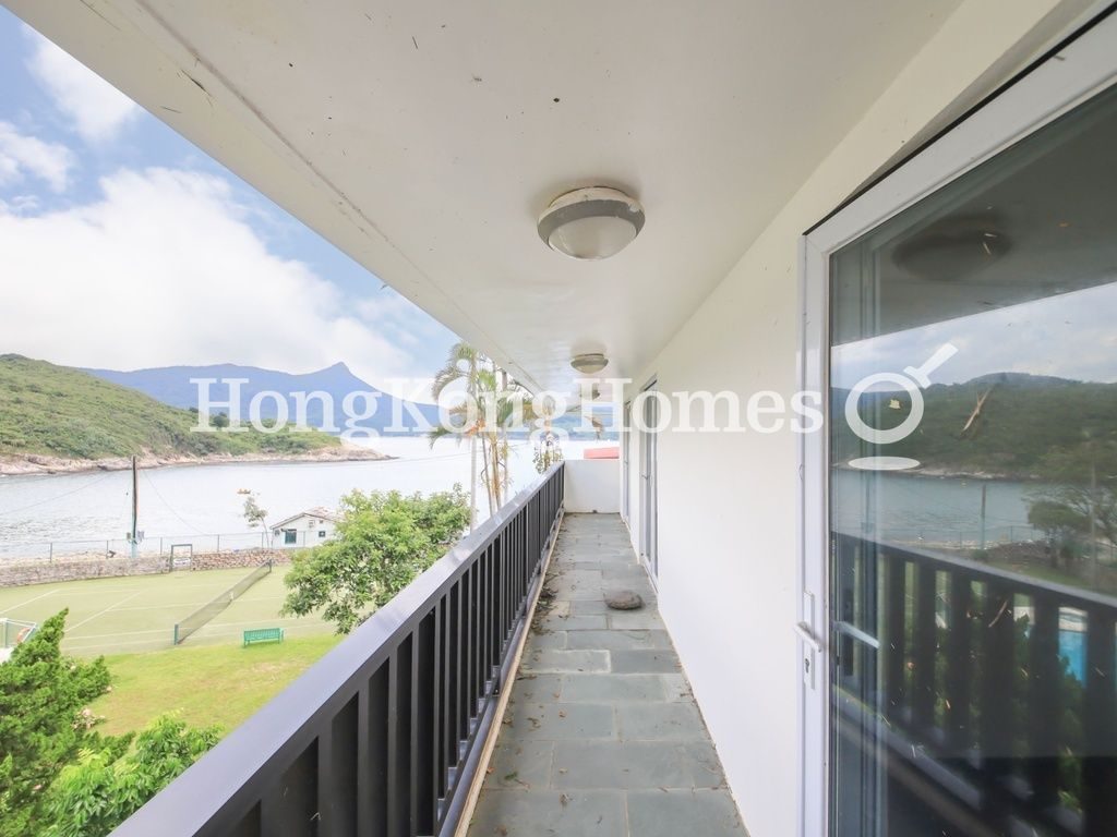 Balcony off Master Bedroom — 翡翠別墅，清水灣