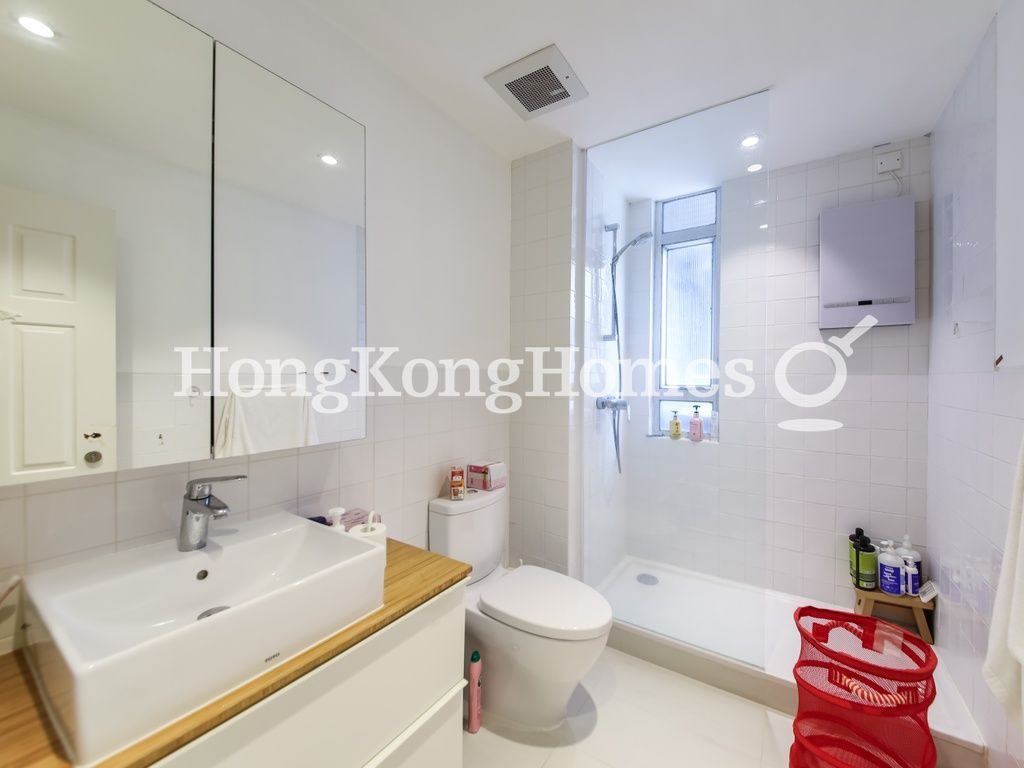 Guest Bathroom — 杏彤苑，西半山