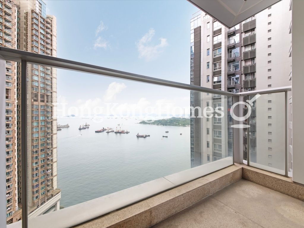 Balcony off Living and Dining Room — 瓏璽 - 第6B座 (朝海鑽)，大角咀