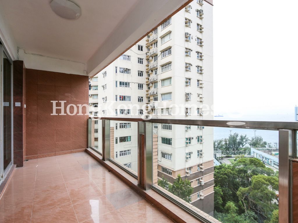 Balcony off Living Room & Dinning Room — 美景臺 B1 座 (A-B)，薄扶林