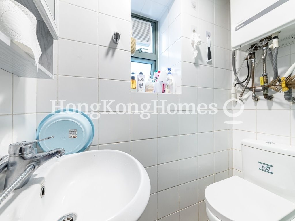 Maid's Washroom — Sky Horizon - Block 01, North Point Hill