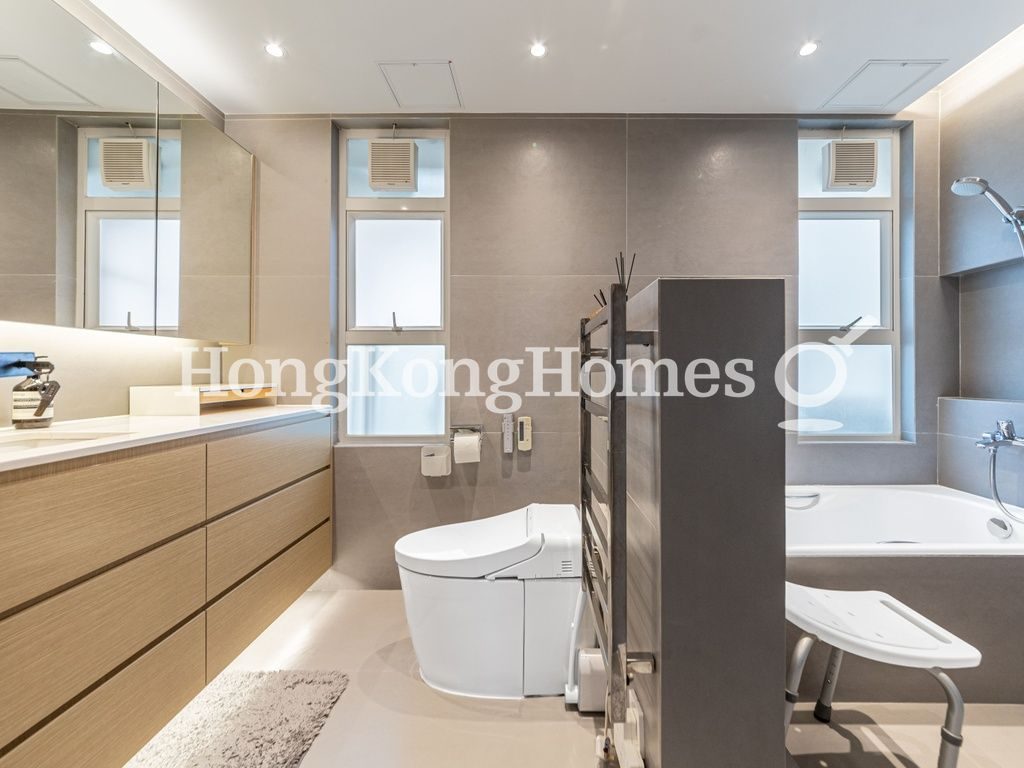 Guest Bathroom — Sky Horizon - Block 01, North Point Hill