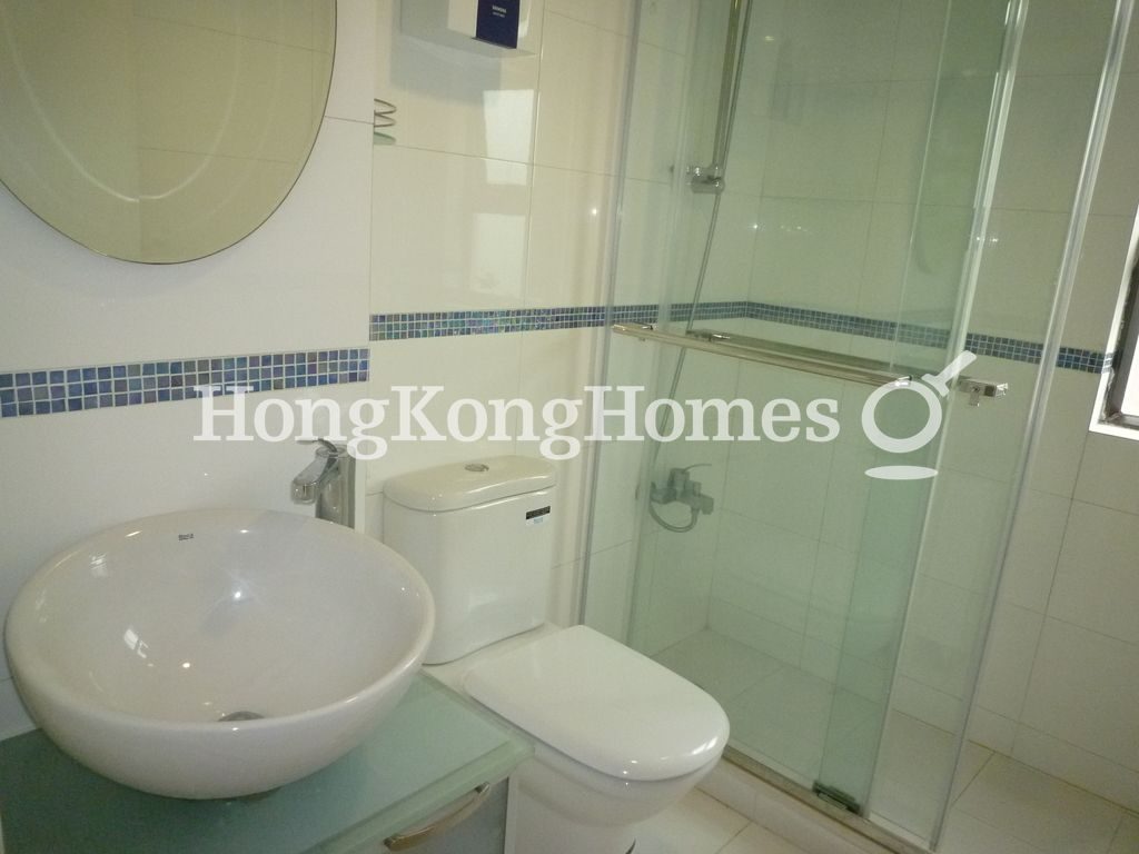 Guest Bathroom — 桂濤苑，東半山
