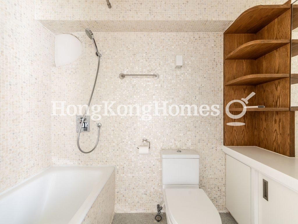 Master Bathroom — 裕仁大廈 - A座，薄扶林