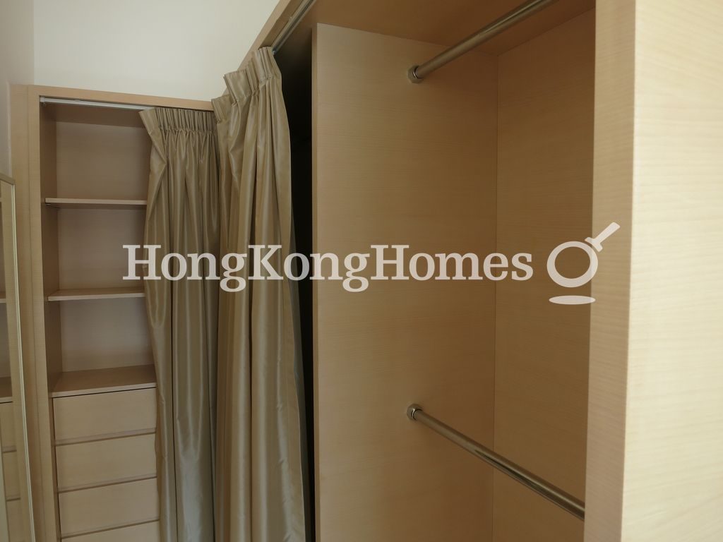 Built-in Wardrobe in Master Bedroom — 名鑄，尖沙咀