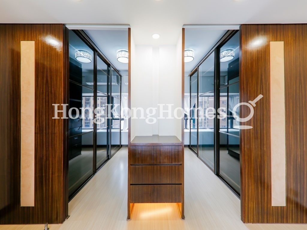Walk-in Closet in Master Bedroom — 比華利山 - B座，跑馬地