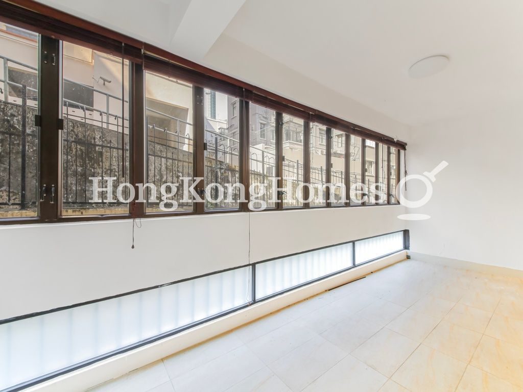 Enclosed Balcony off Living & Dining Rm — Broom Road, 9, Happy Valley