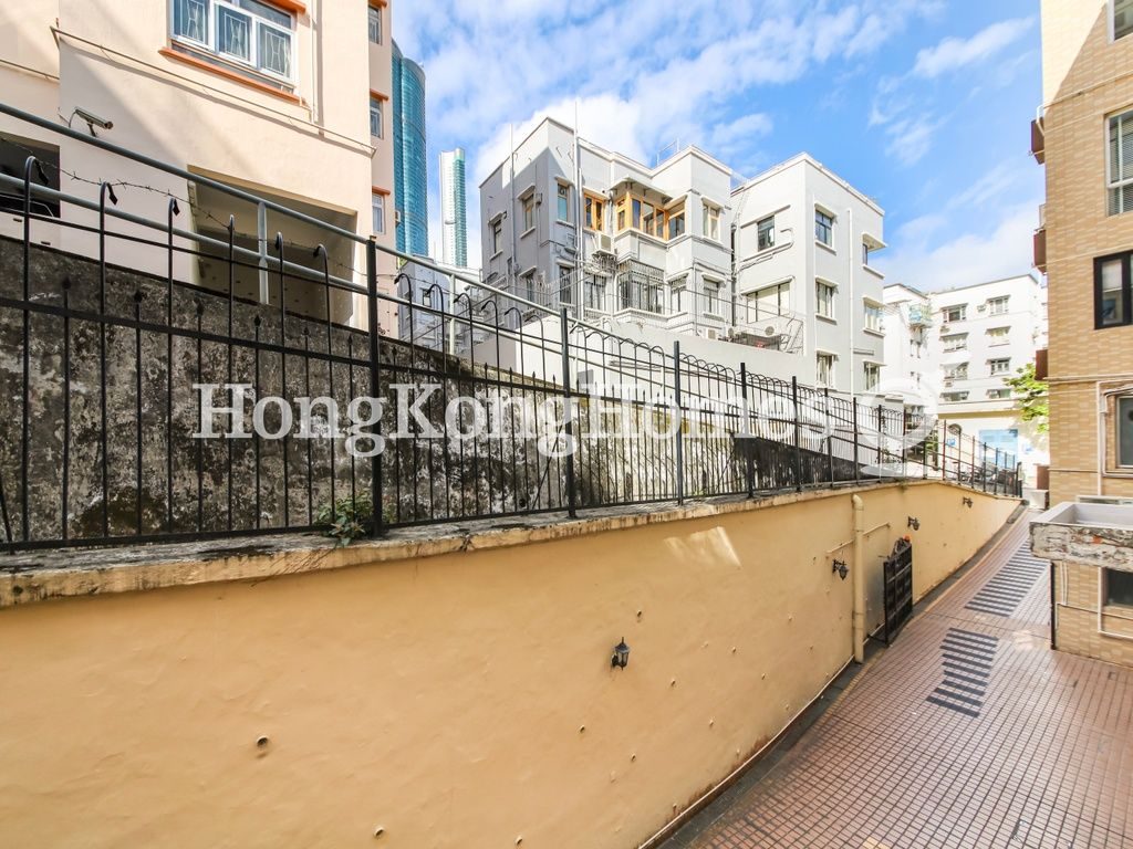Broom Road, 9
