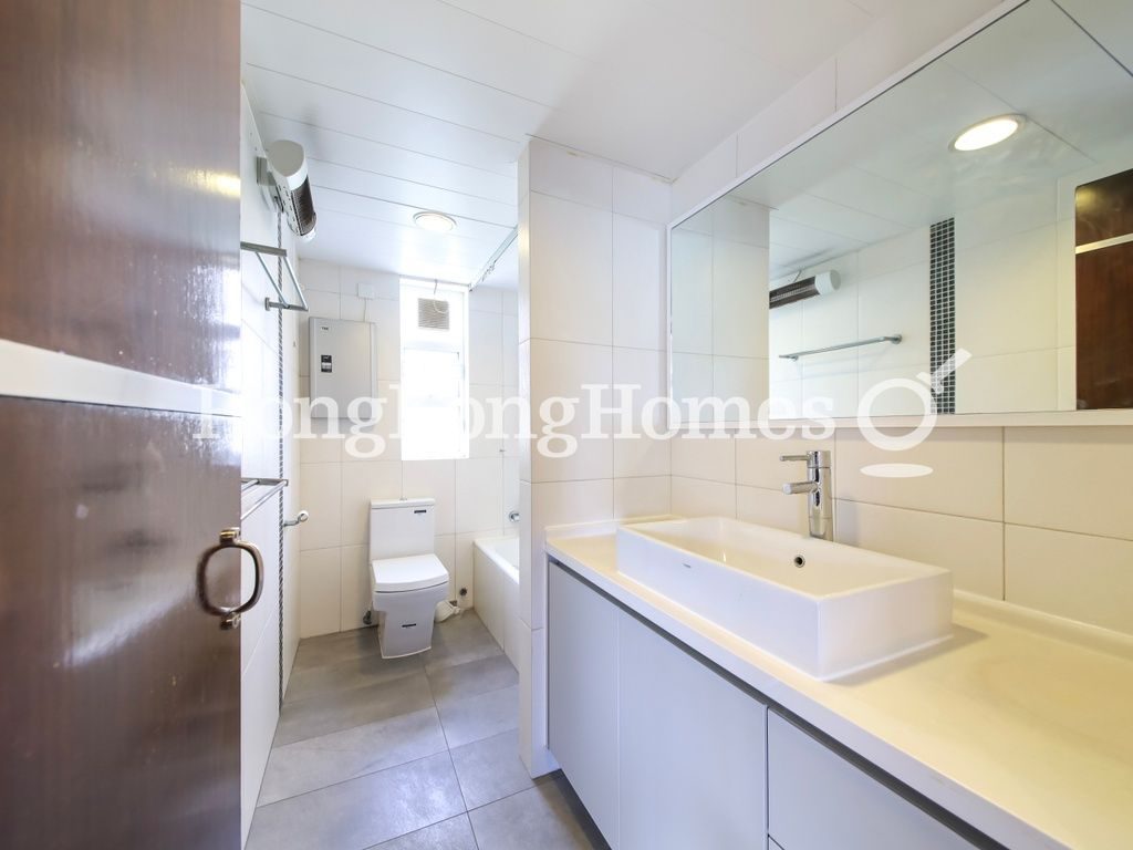 Guest Bathroom — 柏麗園，渣甸山
