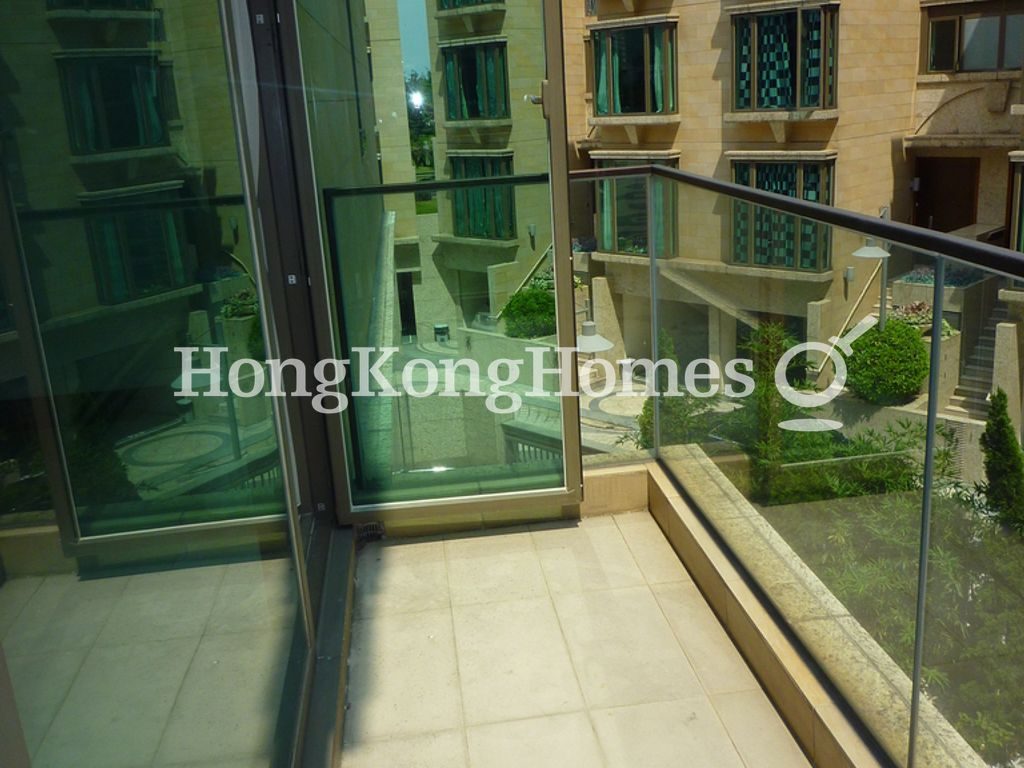 Balcony off Master Bedroom — 海珀名邸，東涌
