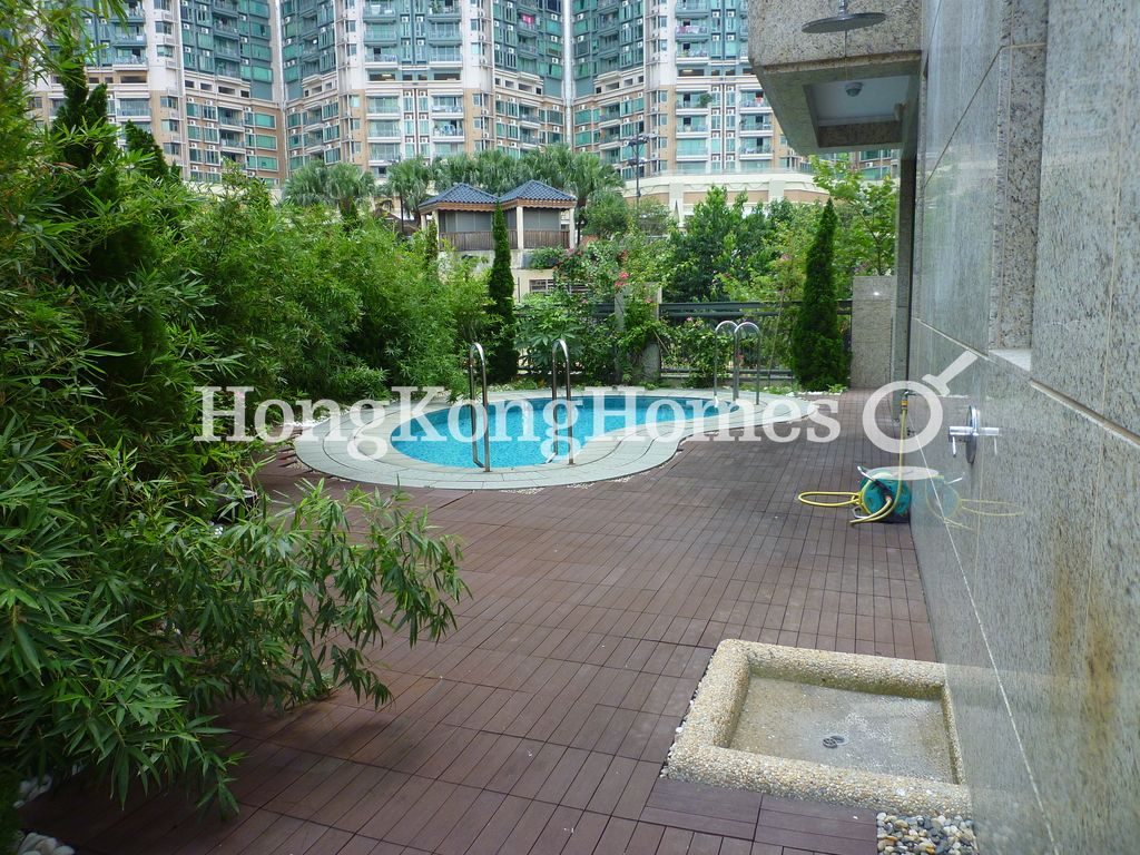 Private Terrace off LivingRoom — 海珀名邸，東涌