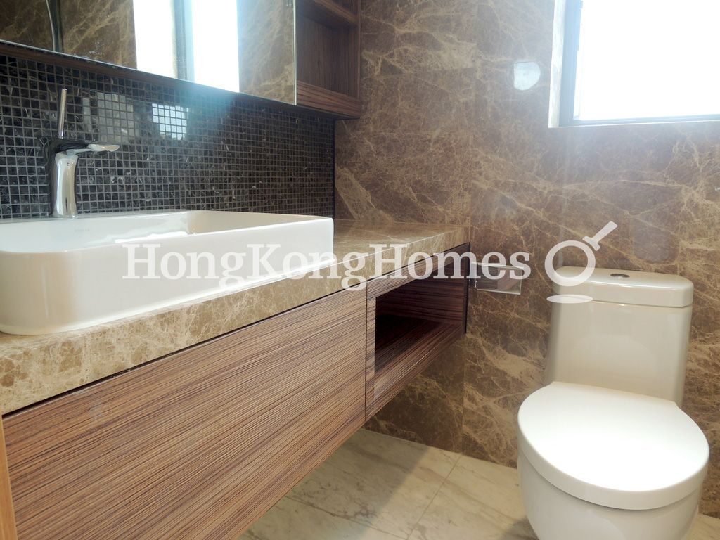 Master Bathroom — Harbour One, Western / Kennedy Town