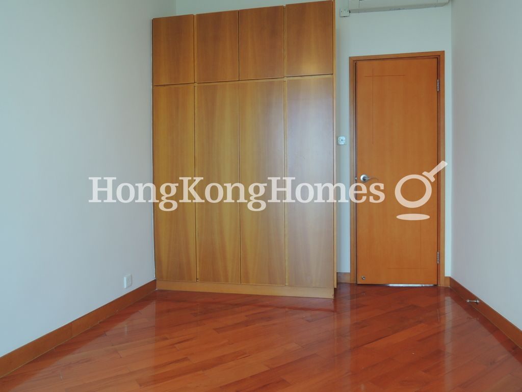 Built-in Wardrobe in Second Bedroom — 豪峰 I，薄扶林