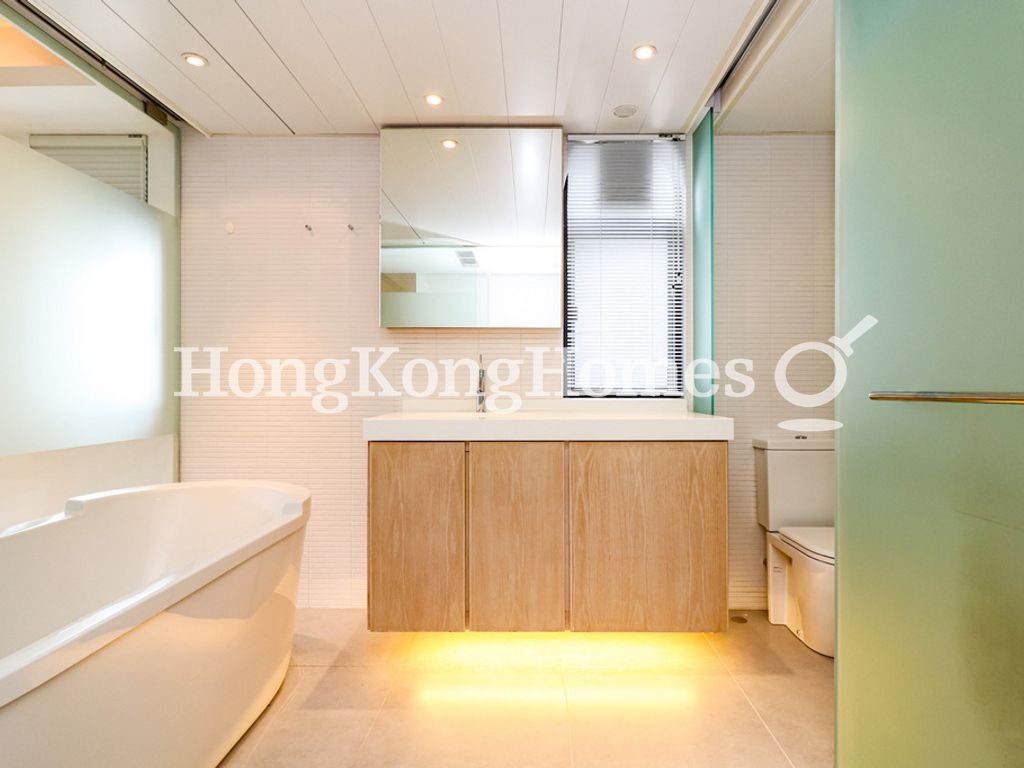 Master Bathroom — Wah Fung Mansion, Tai Hang