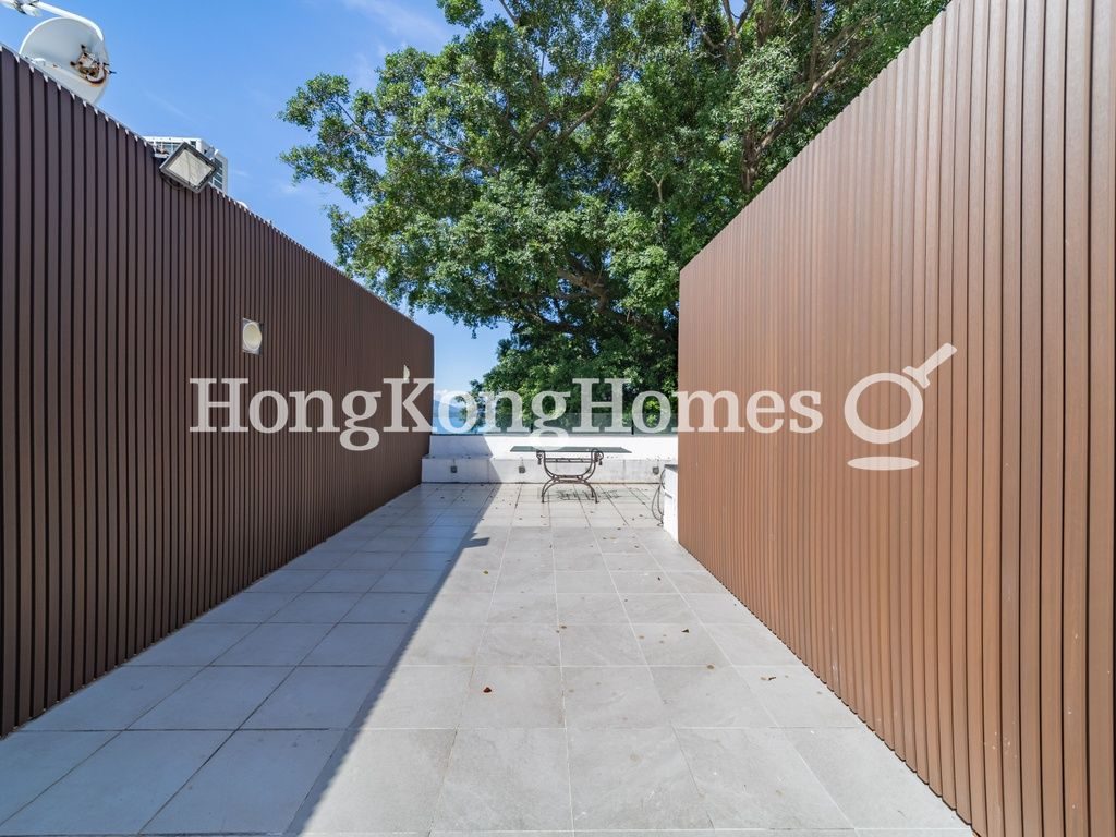 Private Roof Terrace — 金碧苑-1期，清水灣