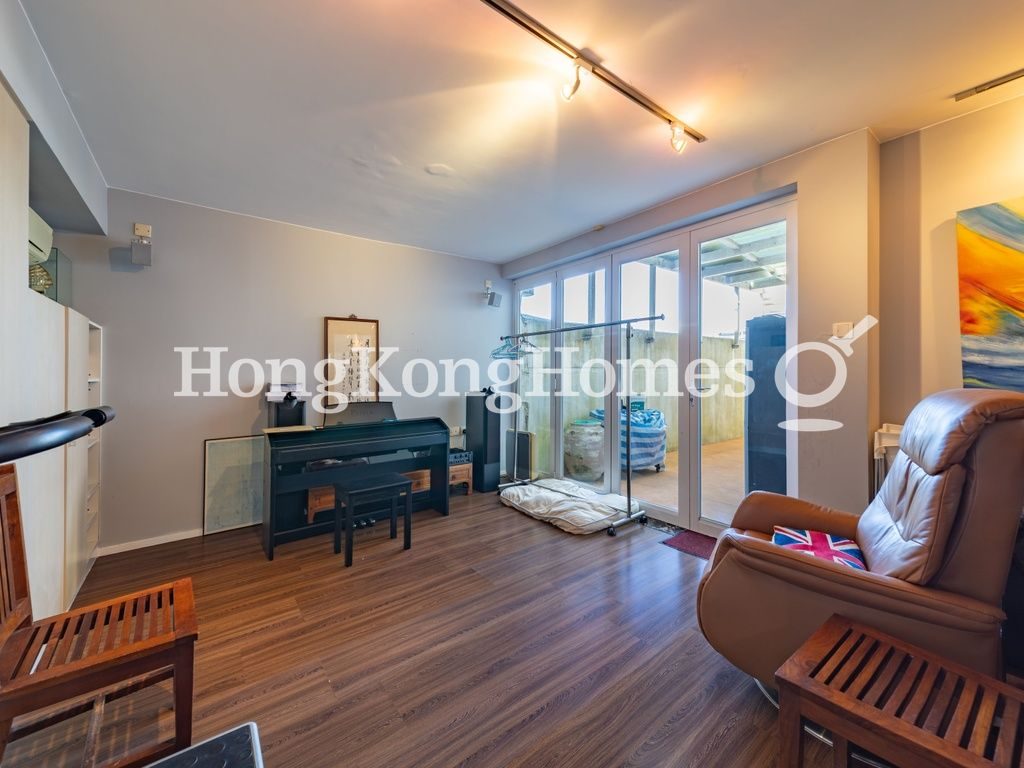 Family Room — 金碧苑-1期，清水灣