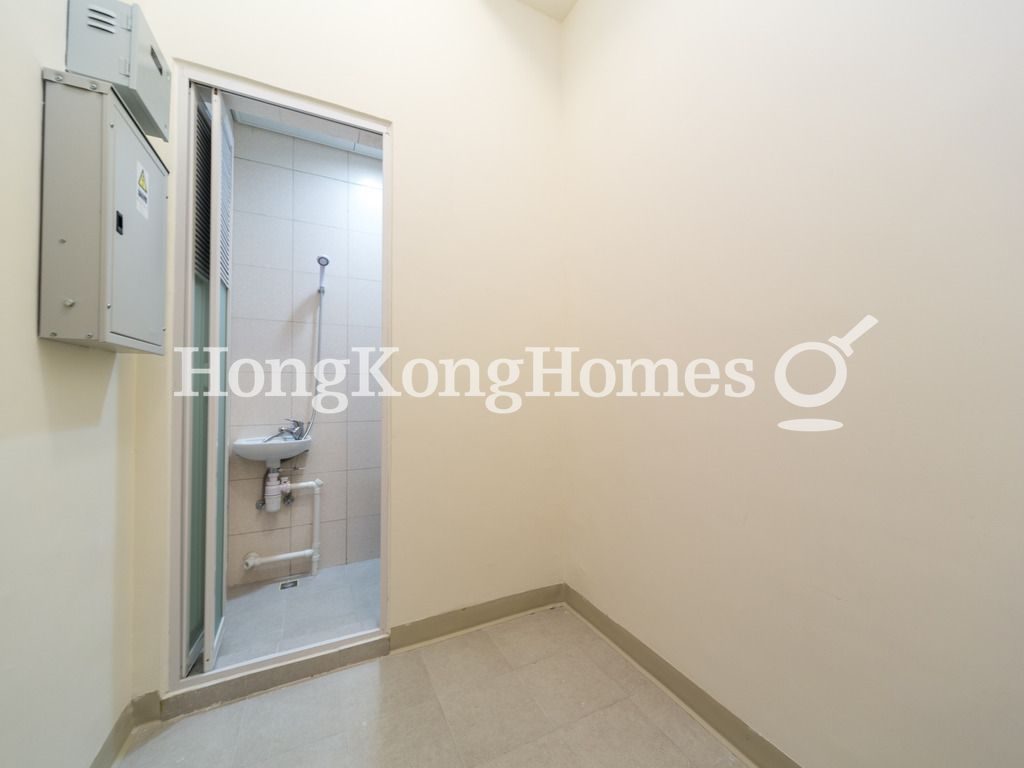 Maid's Room and Maid's Bathroom — Grand Austin，尖沙咀