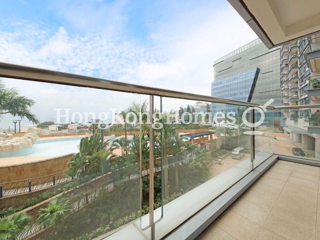 Balcony off Living and Dining Room — 貝沙灣 01期，薄扶林