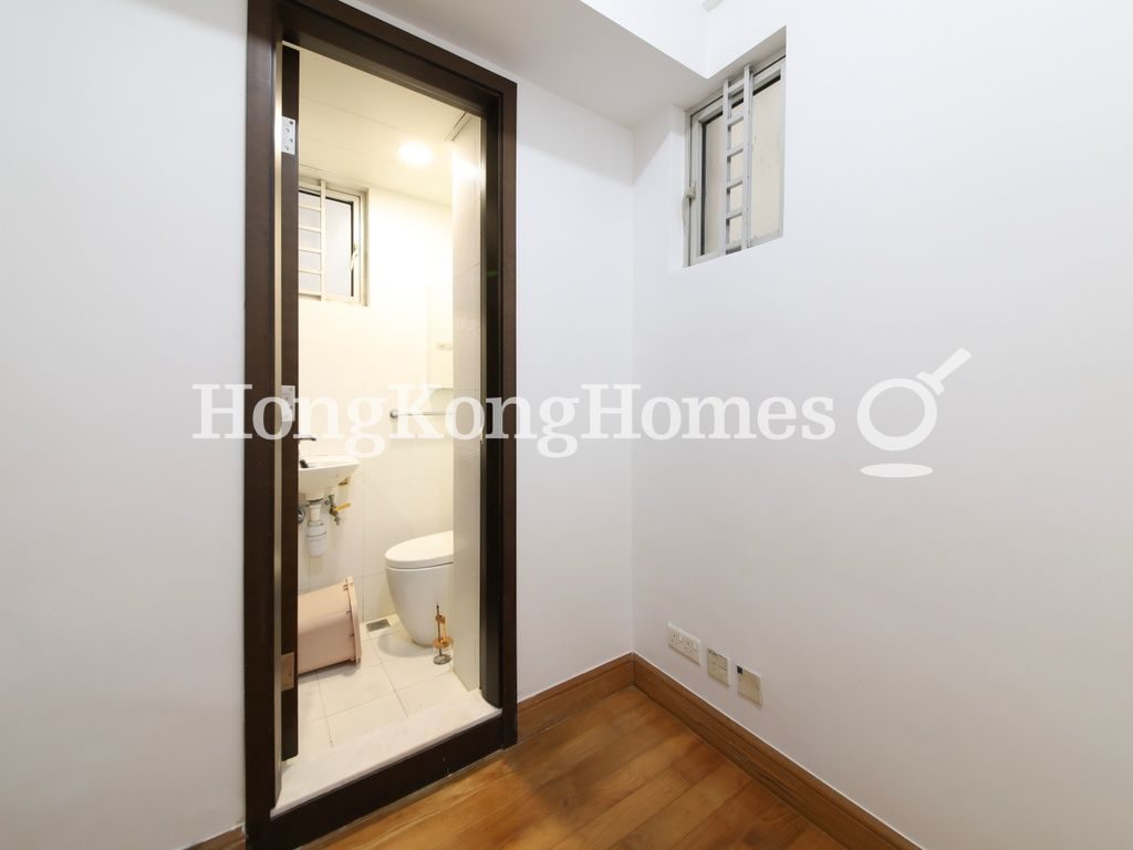 Maid's Room and Maid's Washroom — 君臨天下 3座，尖沙咀