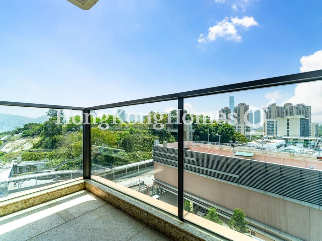 Balcony off Living and Dining Room — 天鑄 - 第5座，何文田窩打老道