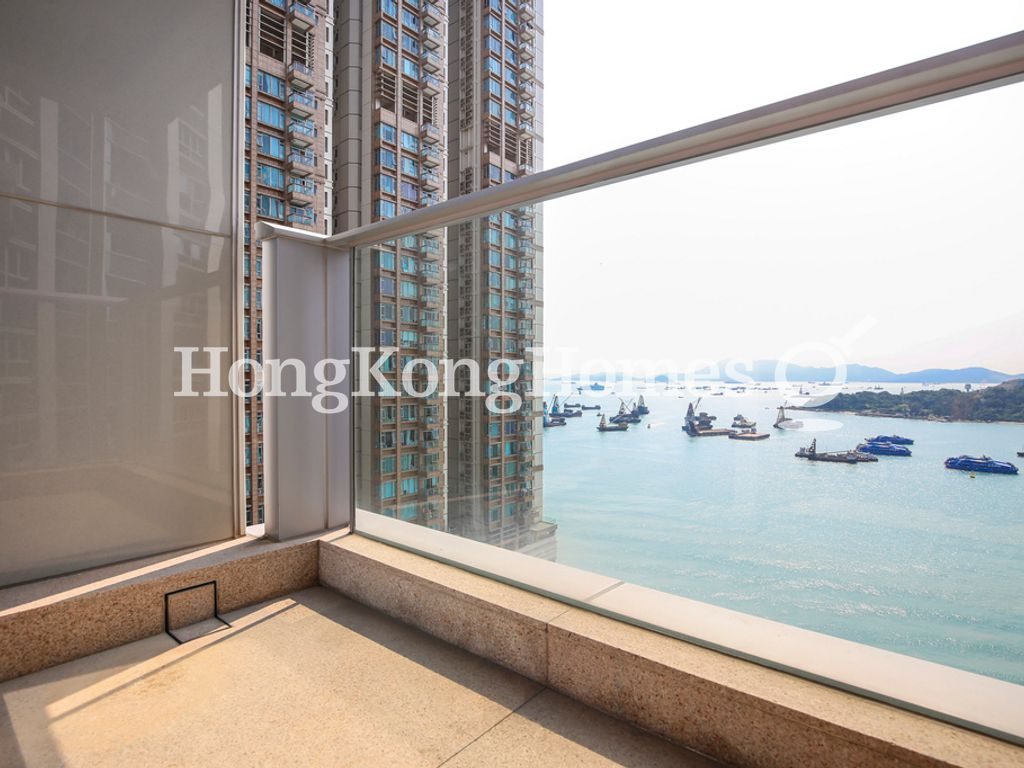 Balcony off Living and Dining Room — 瓏璽 - 第6A座 (迎海鑽)，大角咀