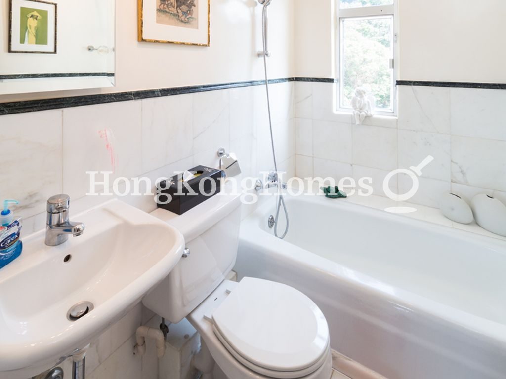 Guest Bathroom — Vista Mount Davis, Pokfulam