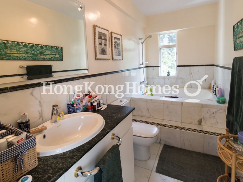 Master Bathroom — Vista Mount Davis, Pokfulam