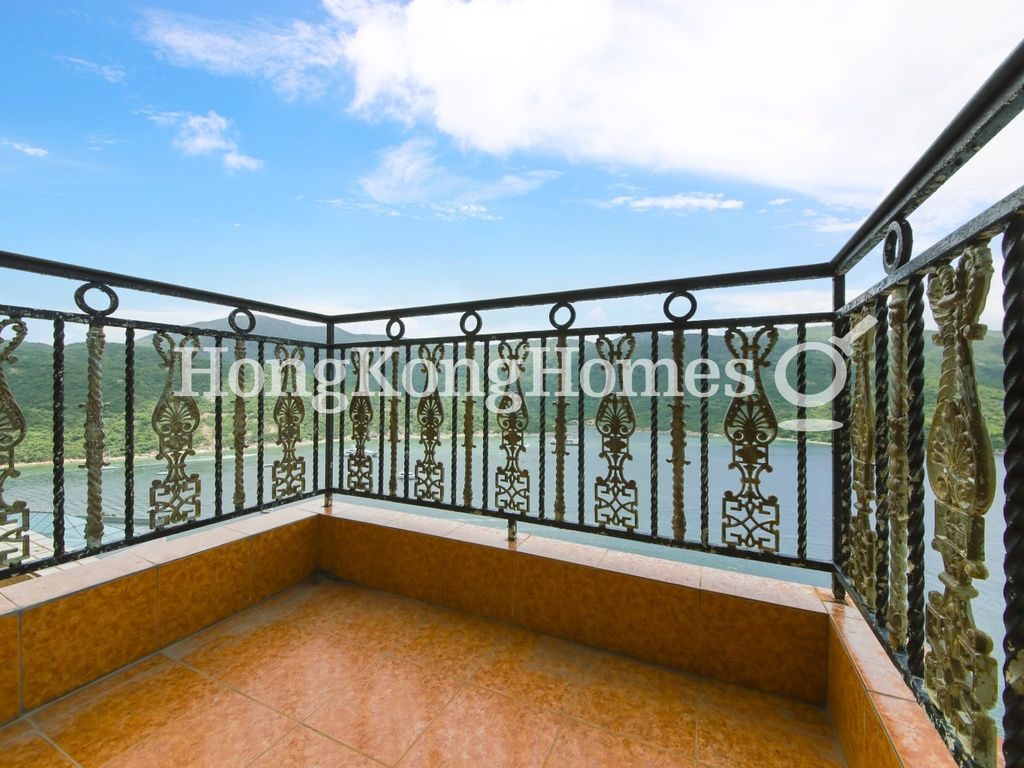 Balcony off Living and Dining Room — 紅山半島 - 第04座，大潭