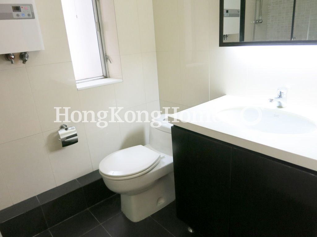 Guest Bathroom — 永勝大廈，跑馬地