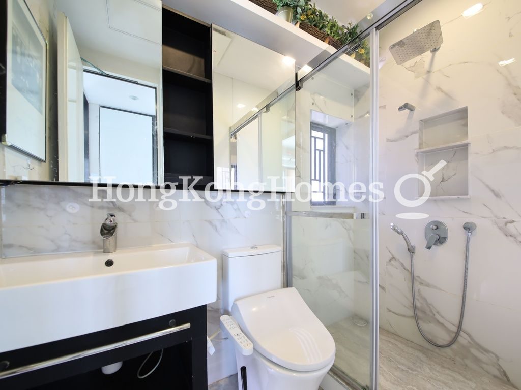 Guest Bathroom — 凱旋門 1期 第1座 (摩天閣)，尖沙咀